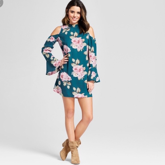 Xhilaration Dresses & Skirts - [Xhilaration] Cold Shoulder Floral Dress